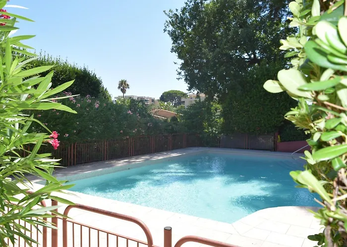 Vue Rez-de-jardin Piscine * 昂蒂布