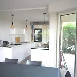 Vue Rez-de-jardin Piscine Lägenhet