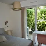 Vue Rez-de-jardin Piscine Antibes