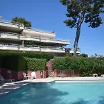 Vue Rez-de-jardin Piscine Apartment