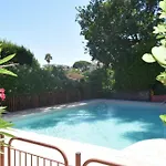 Vue Rez-de-jardin Piscine * Antibes