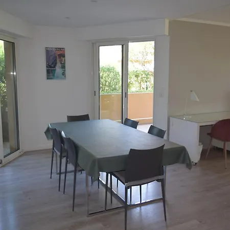 Vue Rez-de-jardin Piscine Apartman Antibes