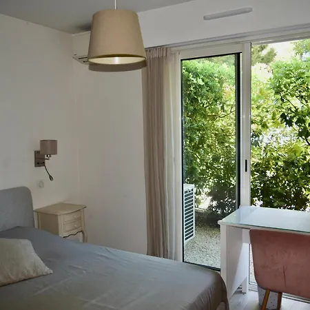 Vue Rez-de-jardin Piscine Antibes