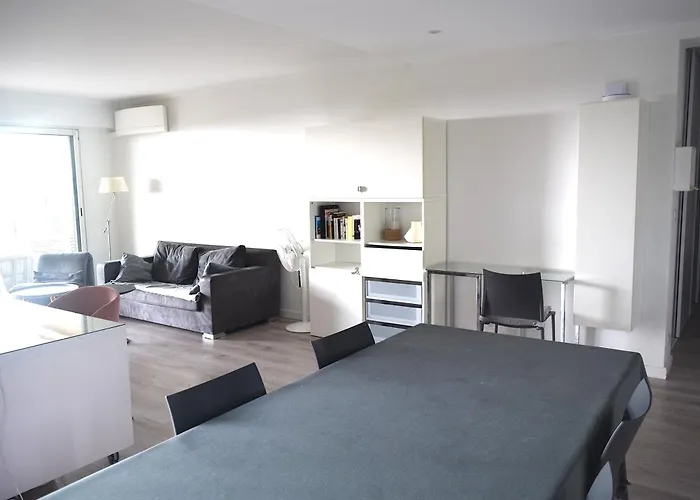 Vue Rez-de-jardin Piscine Apartment Antibes