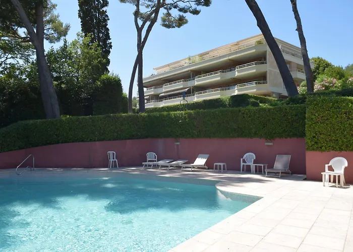 Vue Rez-de-jardin Piscine Antibes